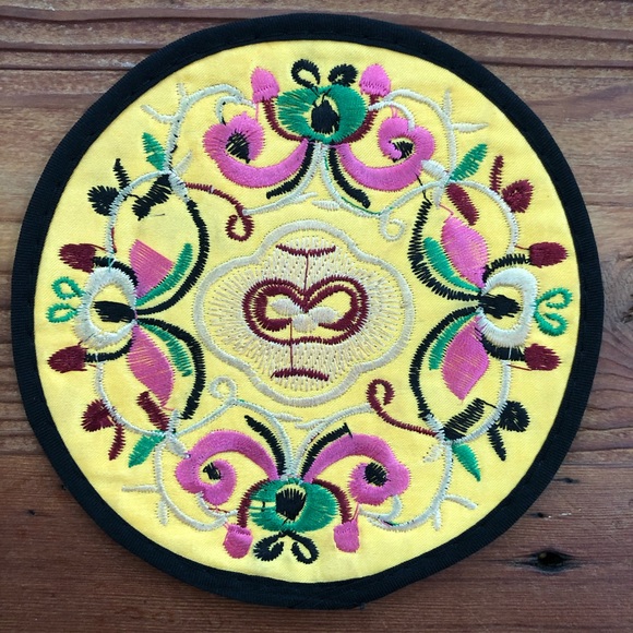 (3 for 20) Embroidered Asian Costars 🍵 - Picture 4 of 4